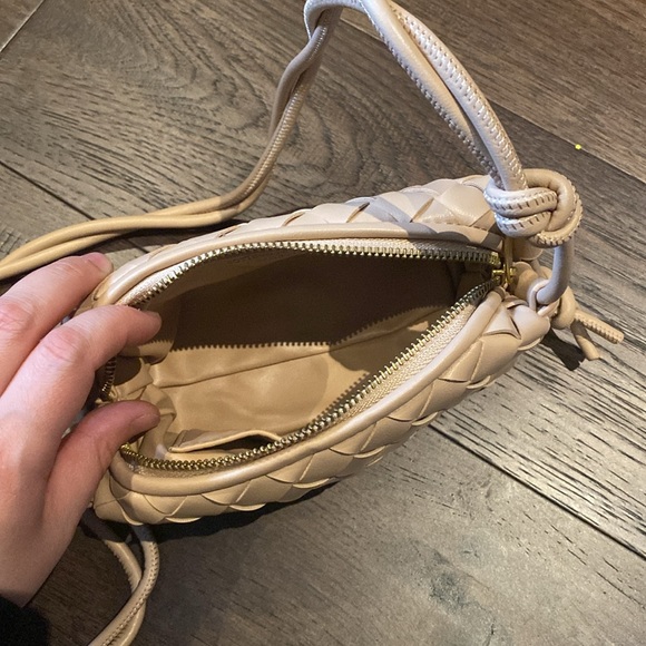 Cream coloured mini purse with a weave pattern - Picture 3 of 3